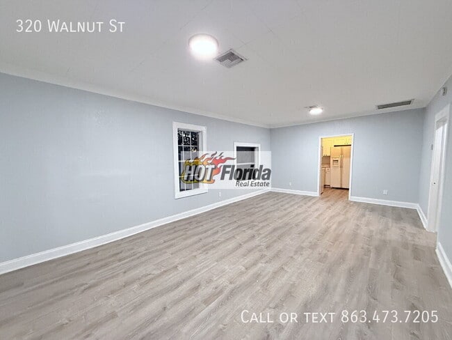 Building Photo - 320 Walnut St