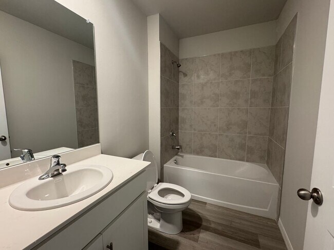 Foto del edificio - 726 Oakridge Ave S