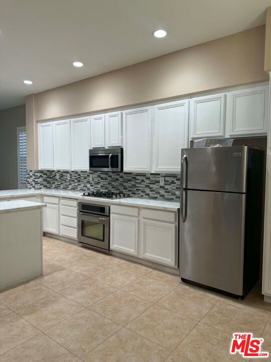 Foto del edificio - 40808 Eastwood Ln