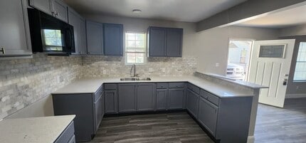 Building Photo - 6914 Gonzales St
