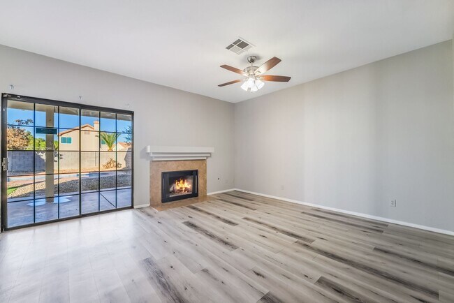 Foto del edificio - Stunning 4 bedroom home in Henderson with POOL!