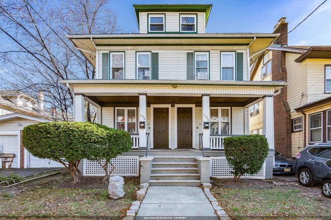 Photo - 1054 Hunterdon St House