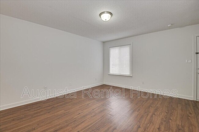 Foto del edificio - 4024 Wheeler Woods Rd