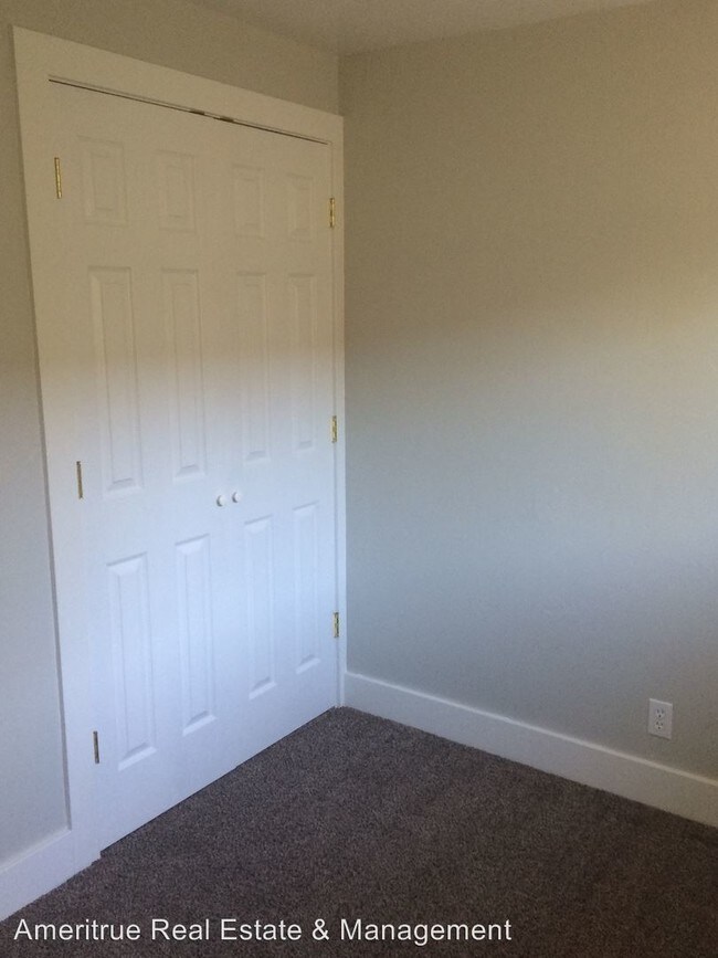 Building Photo - 3 br, 1 bath Apartment - 222 S 100 W