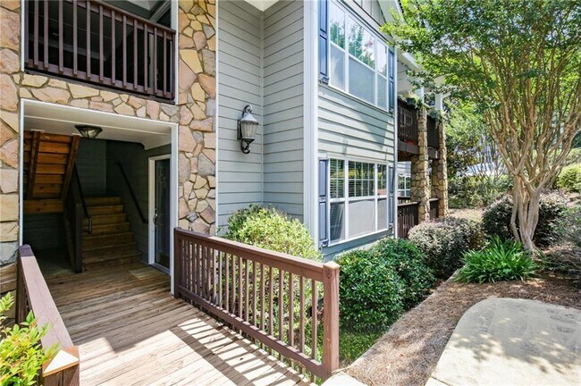 Foto del edificio - 1002 Madison Ln S E