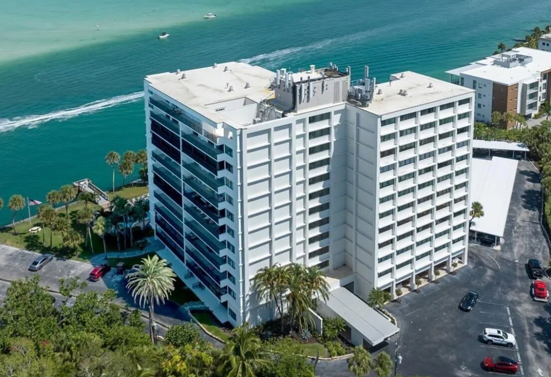 Vista exterior del edificio - 4822 Ocean Blvd