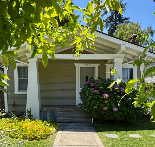 Foto del edificio - 1122 Channing Ave