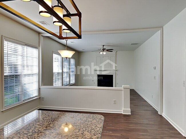 Foto del edificio - 2264 Monthemer Cove