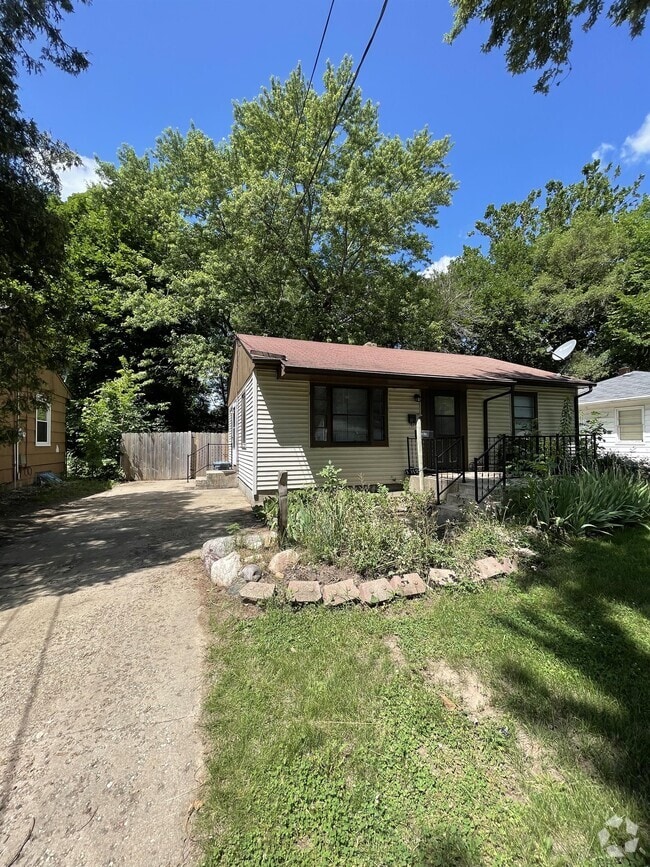 Building Photo - 1012 Oakley Ave
