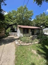 Building Photo - 1012 Oakley Ave