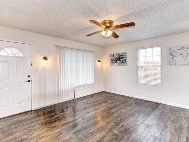 Foto del edificio - 8145 Lin Oak Way