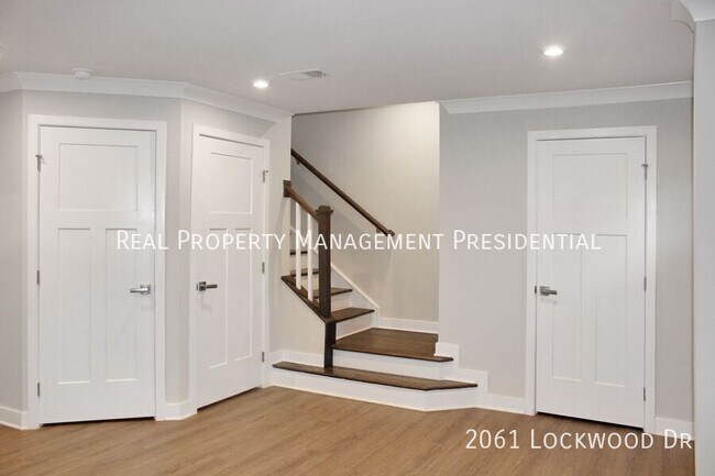 Foto del edificio - 2061 Lockwood Dr