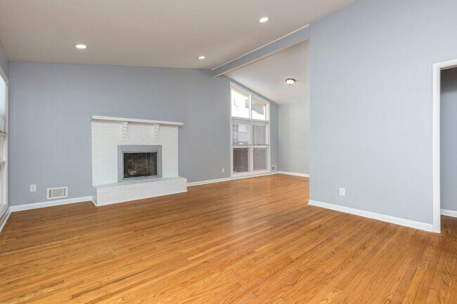 Foto del edificio - 3704 Greenwich Rd