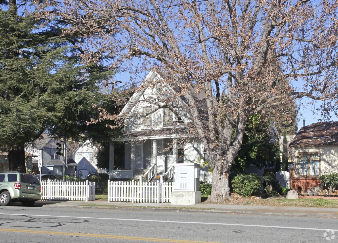Primary Photo - 1291 Benton St