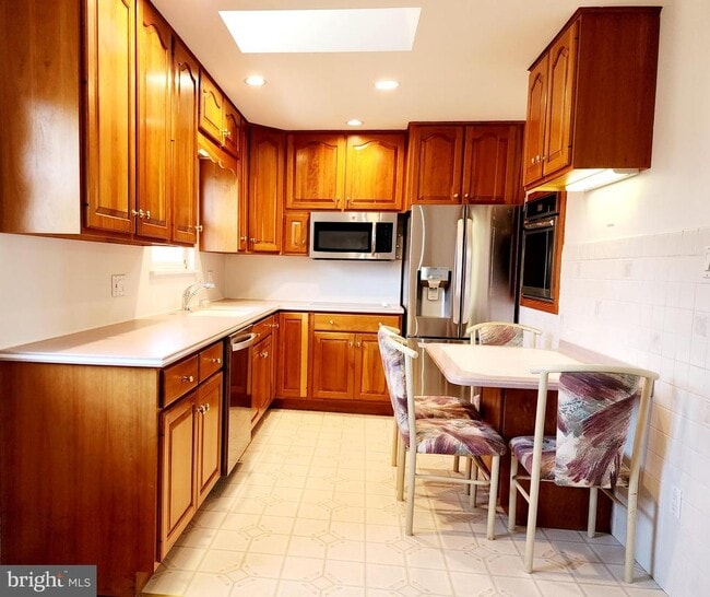 Foto del edificio - 225 Laurel Ln