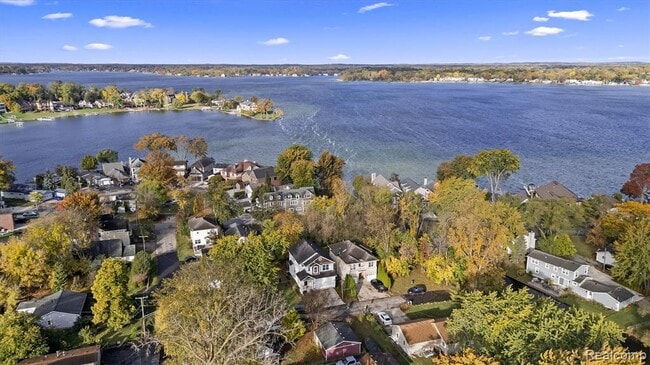 Building Photo - 2136 Brock St