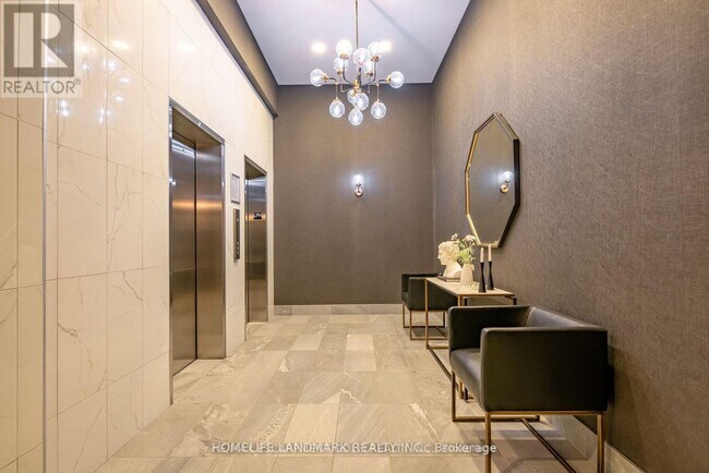 Building Photo - 112 King St E