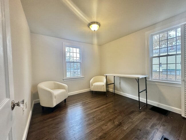 Building Photo - 25 Warren Ave