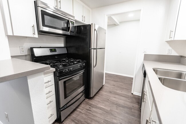 Interior Photo - 110 South Sweetzer Ave