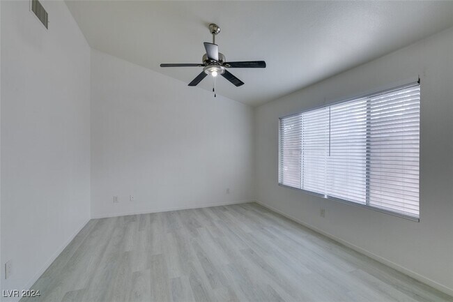 Building Photo - 427 Lennox Dr