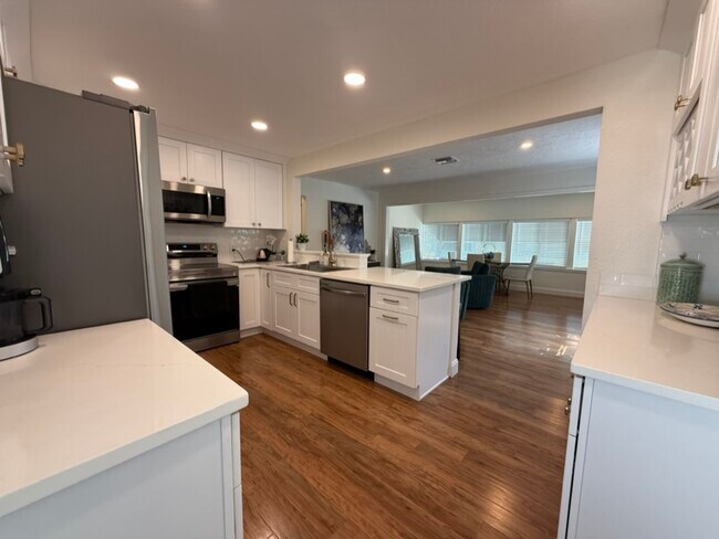 Foto del edificio - 129 36th Ave NE