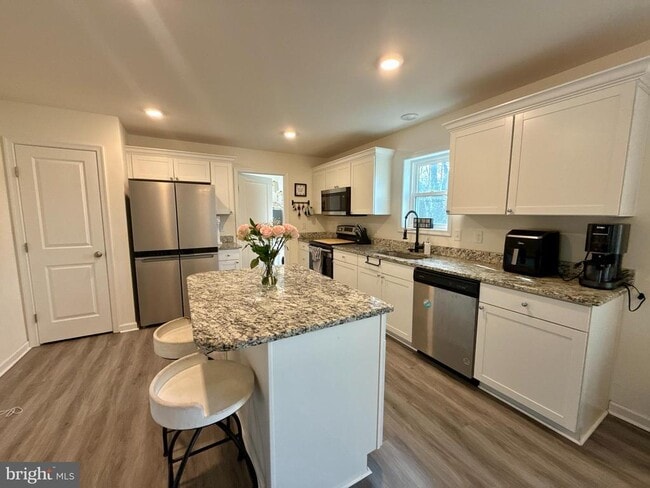 Foto del edificio - 4 Senator Ave