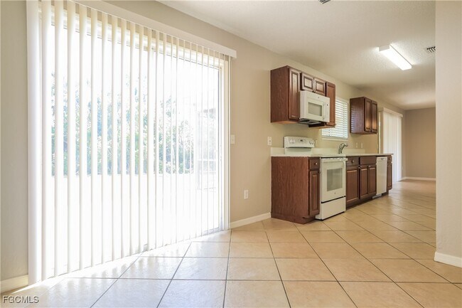 Foto del edificio - 22225 Seaton Ave