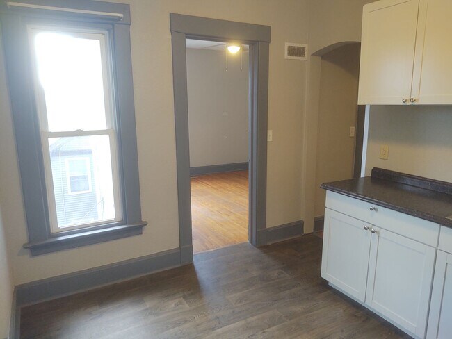 Foto del edificio - 611 N Perry St