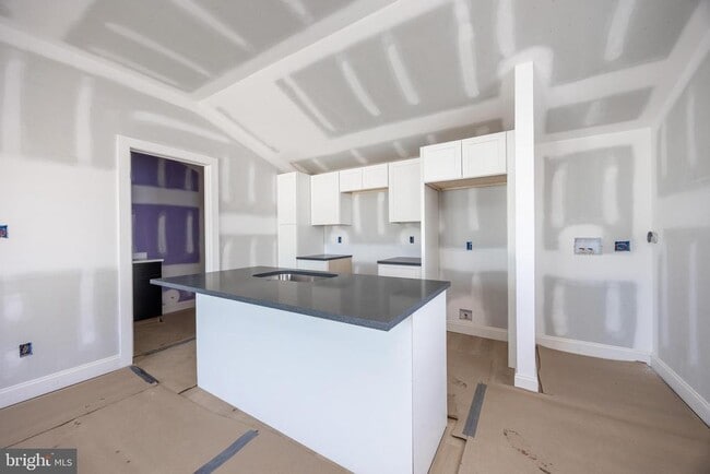 Building Photo - 453 E Franklin St