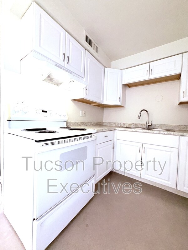Foto del edificio - 319 E Blacklidge Dr