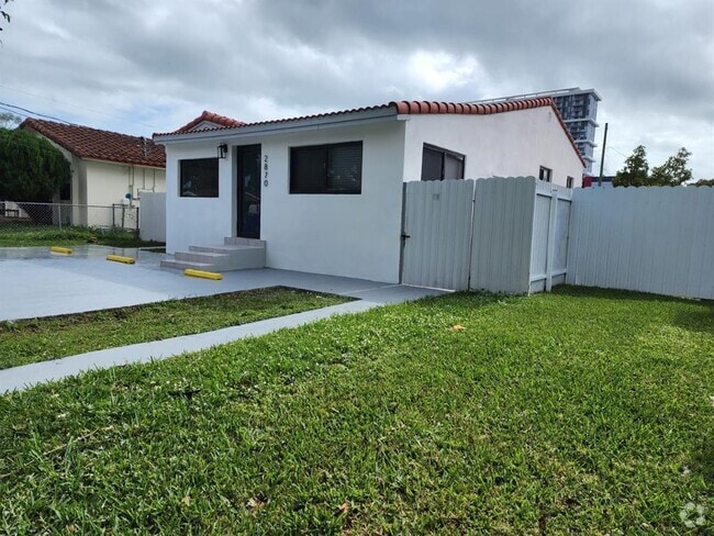 Building Photo - 2870 SW 26th St