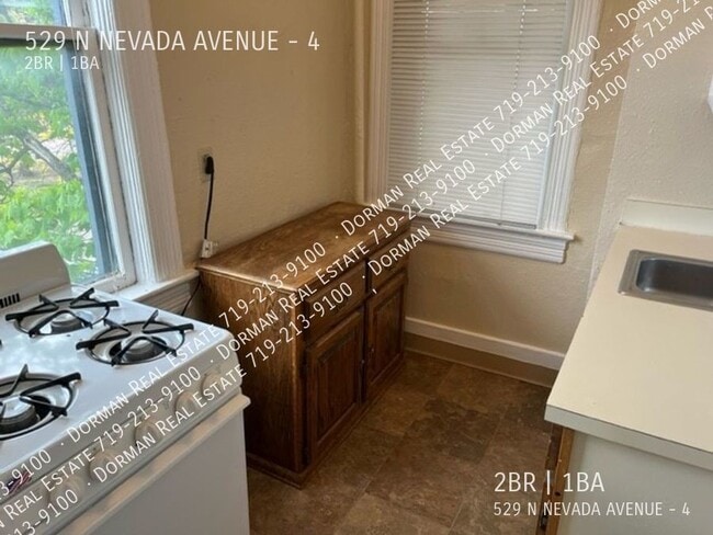 Building Photo - 2 bed, 1 bath apartment in a Victorian Hom...