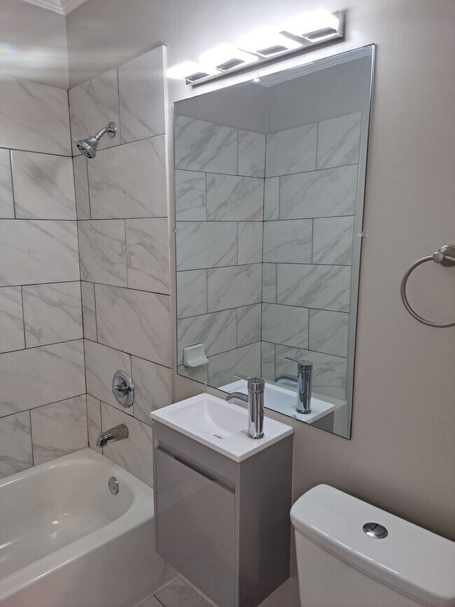 Foto del edificio - 2 bedroom 2 bath condo $1,150.00 water included