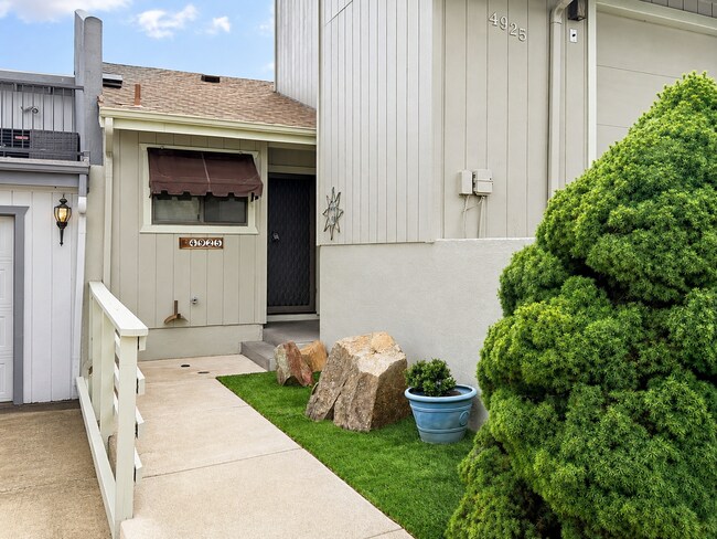 Foto del edificio - 4925 Summit Cir