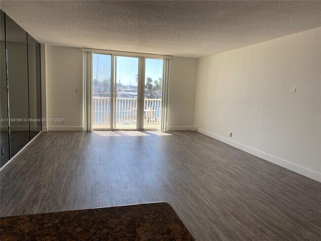Building Photo - 1 Las Olas Cir