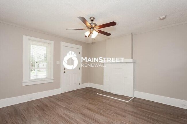 Foto del edificio - 3 Bedroom Pet-Friendly Home in Charlotte, NC with Main Street Renewal