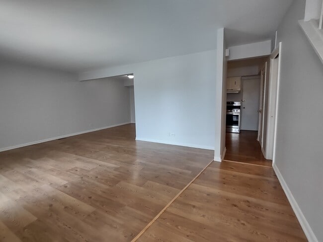 Building Photo - 2226 COUNTRY CLUB Dr