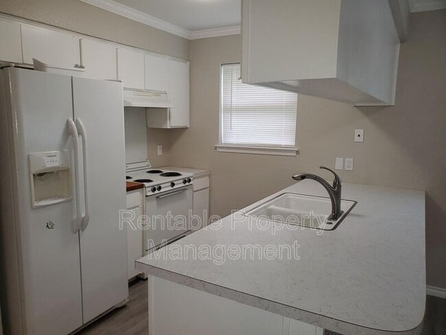 Building Photo - 325 Boulder Ct