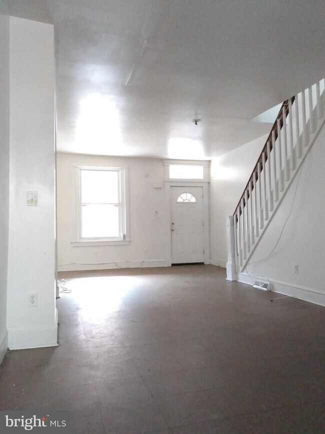 Building Photo - 2155 W Grange Ave