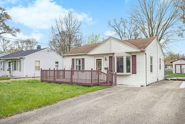 Building Photo - 244 Woodlawn Ave N