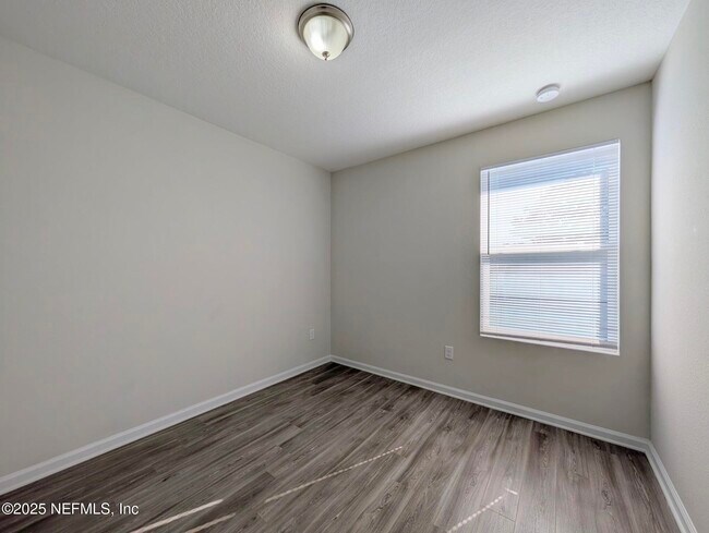 Foto del edificio - 6023 Carolines Ct