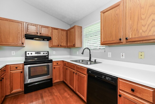Building Photo - 3714 Crescent Hill Ln