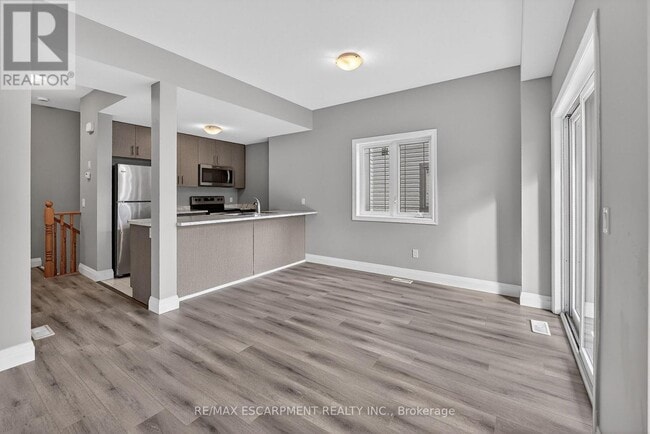 Building Photo - 77 Diana Ave