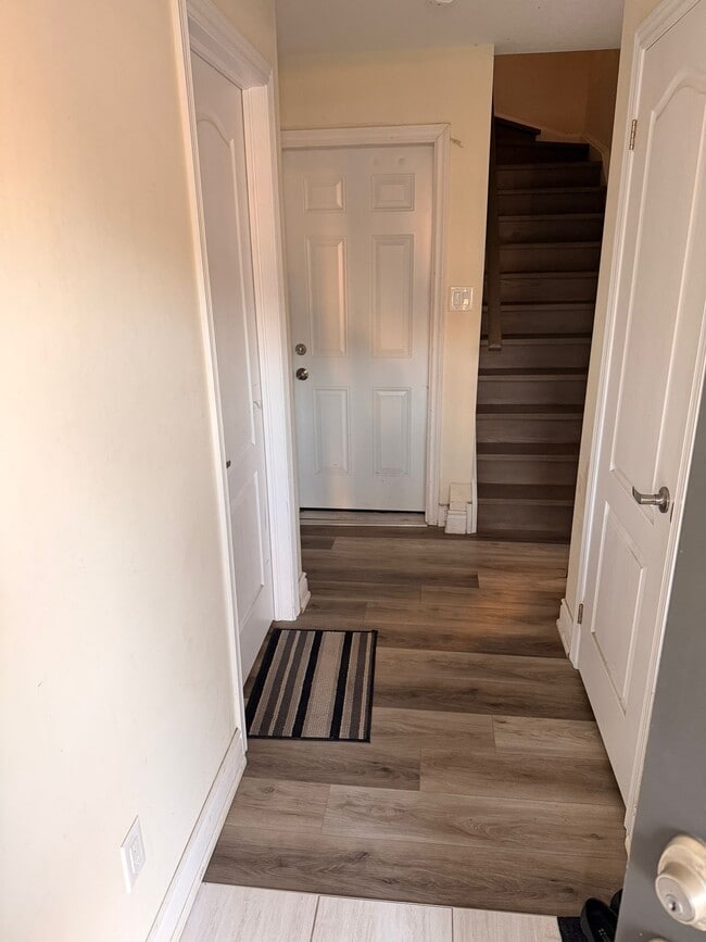 Building Photo - 456 Linden Dr