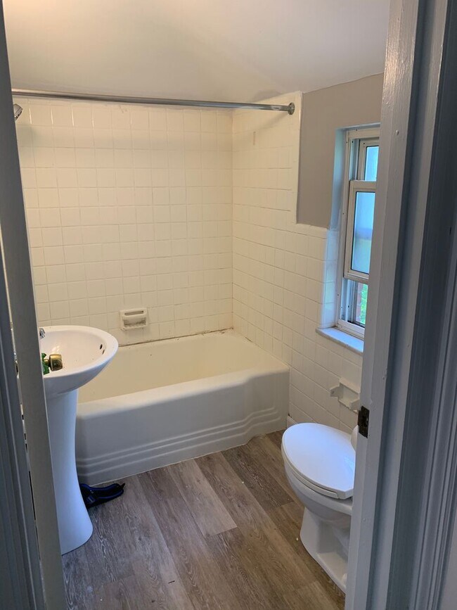 Building Photo - Beautiful Two Bedroom With Bonus Room In P...