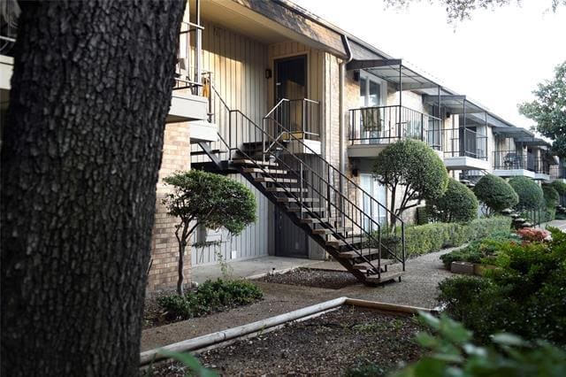 Building Photo - 10232 Regal Oaks Dr