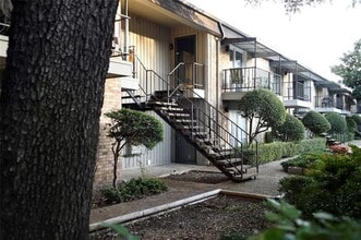 Building Photo - 10232 Regal Oaks Dr