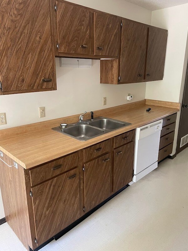 Foto del edificio - 512 Breezy Point Dr