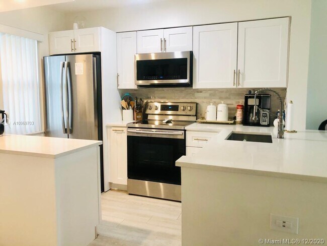 Building Photo - 2108 S Cypress Bend Dr