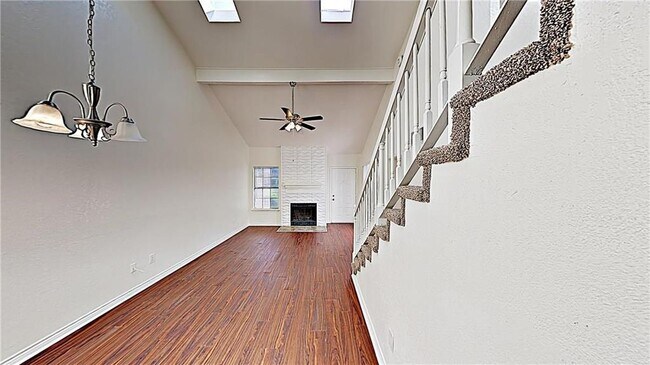 Building Photo - 2411 Overland Ln